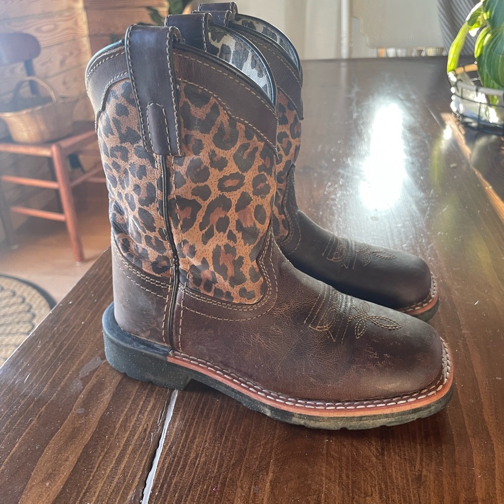 🤠Dan Post leopard print cowboy boots -Girls size 12